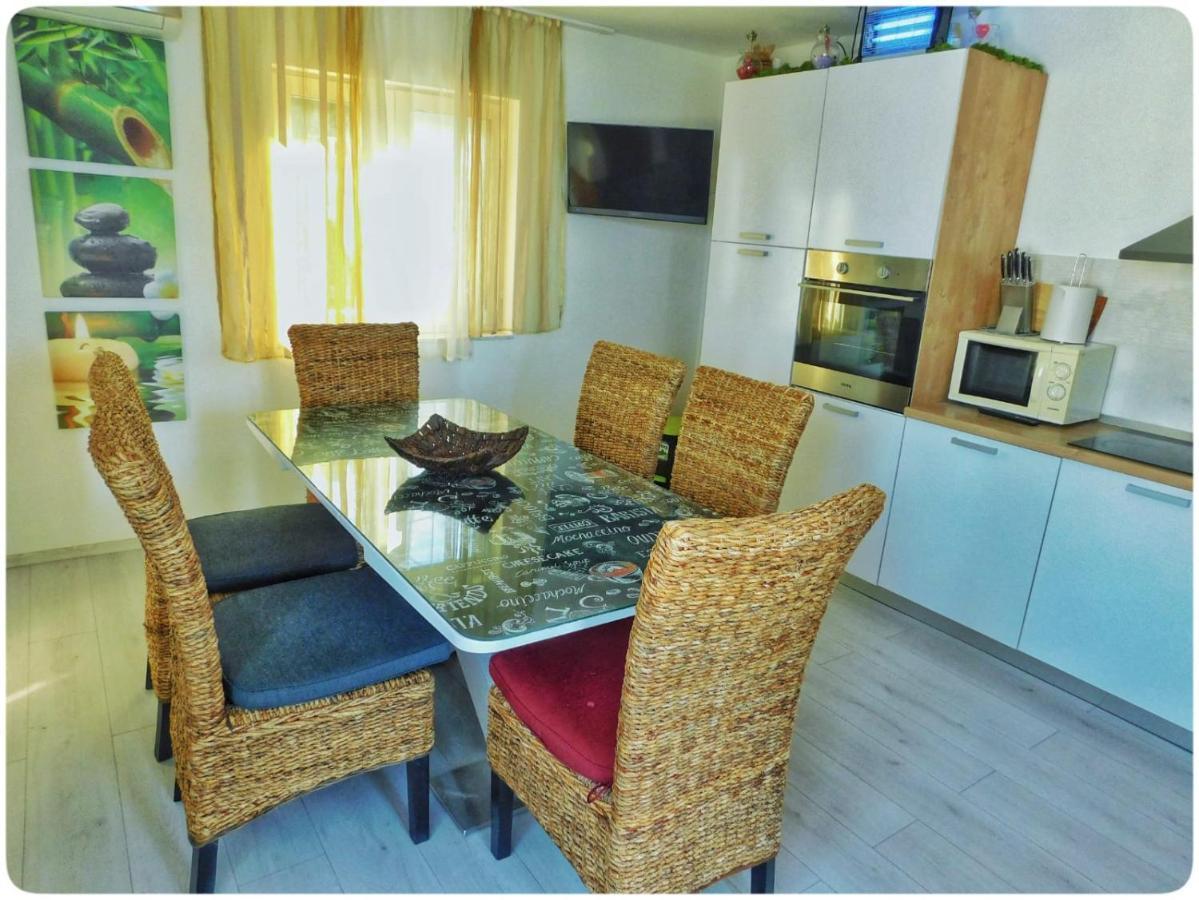 Littlevenice Appartme 50M From Sea Trogir Bagian luar foto