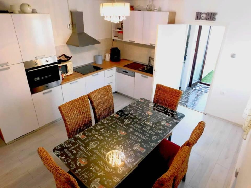 Littlevenice Appartme 50M From Sea Trogir Bagian luar foto